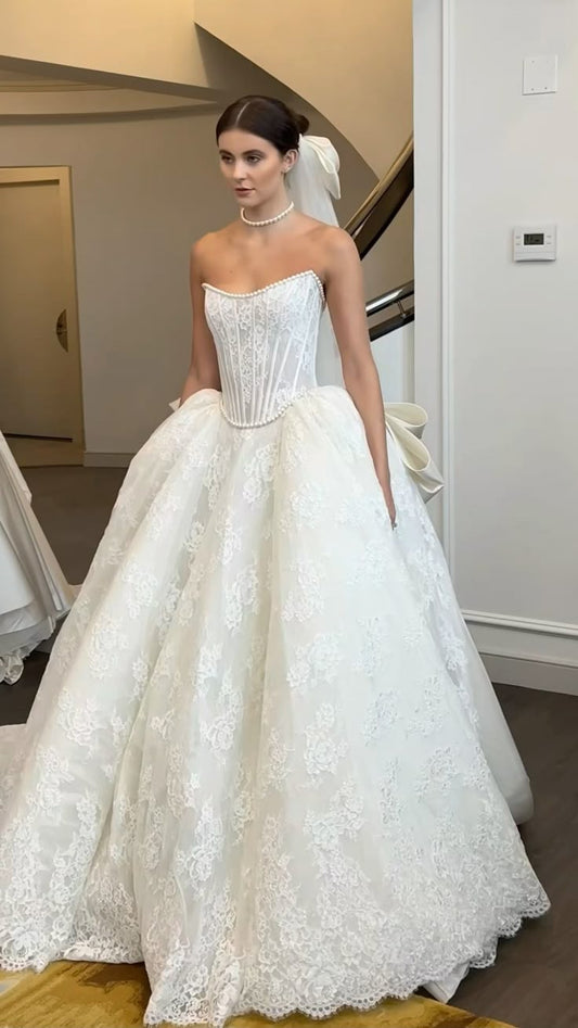 Elegante vestido de novia de encaje blanco con escote corazón y perlas, estilo minimalista, DP1606