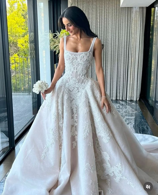Hermoso vestido de novia blanco con escote cuadrado y encaje, DP1612
