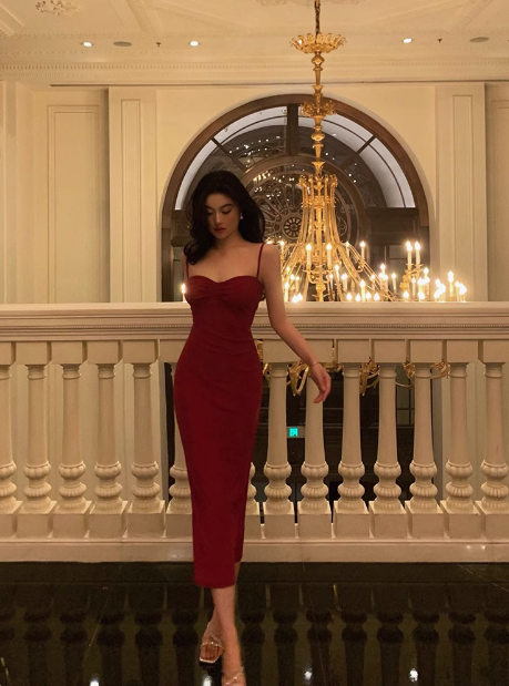 Vestido rojo elegante con tirantes finos para cumpleaños número 23, ideal para fiestas de cumpleaños, DP1643
