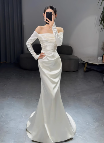 Vestido de novia romántico de corte sirena con hombros descubiertos y satén, estilo minimalista, DP1646
