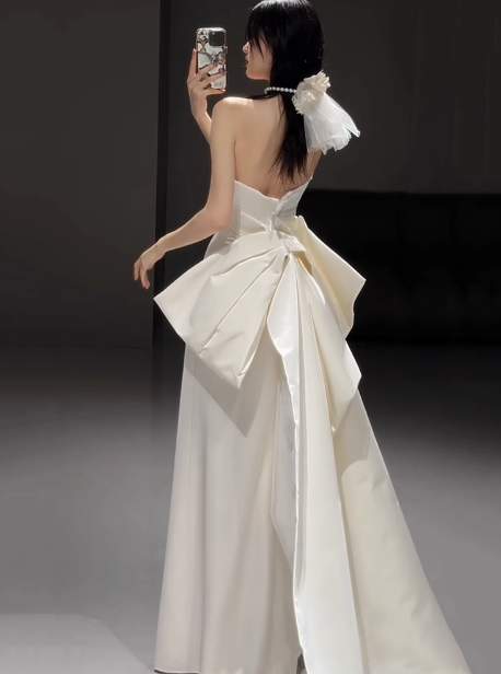 Vestido de novia clásico de corte sirena con escote corazón, satén blanco, estilo minimalista, DP1651