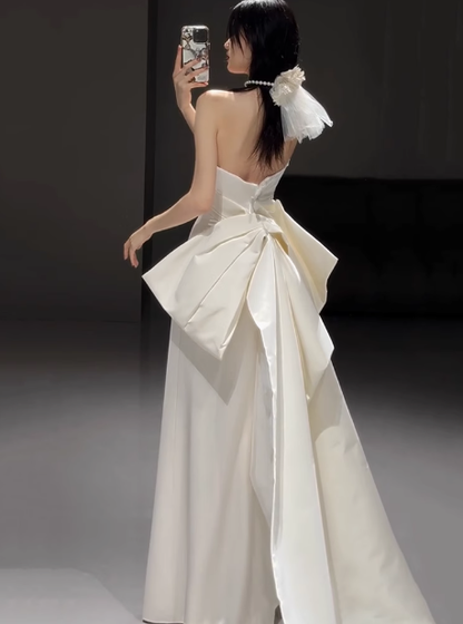 Vestido de novia clásico de corte sirena con escote corazón, satén blanco, estilo minimalista, DP1651