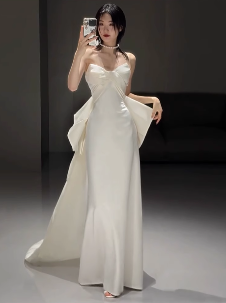 Vestido de novia clásico de corte sirena con escote corazón, satén blanco, estilo minimalista, DP1651