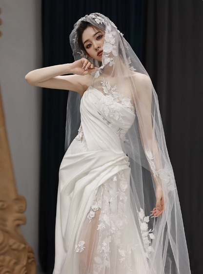 Vestido de novia clásico, corte tubo, un hombro, encaje, blanco, minimalista, DP1652