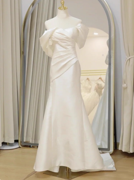 Vestido de novia clásico de sirena con hombros descubiertos, de satén blanco, estilo minimalista, DP1654