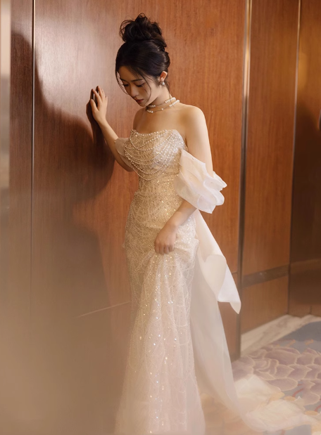 Vestido de novia clásico de sirena con hombros descubiertos y lentejuelas blancas, estilo minimalista, DP1660