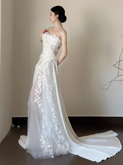 Vestido de novia clásico, corte tubo, un hombro, encaje, blanco, minimalista, DP1665