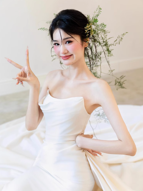 Vestido de novia romántico de satén con corte sirena y tirantes finos, estilo minimalista, DP1666