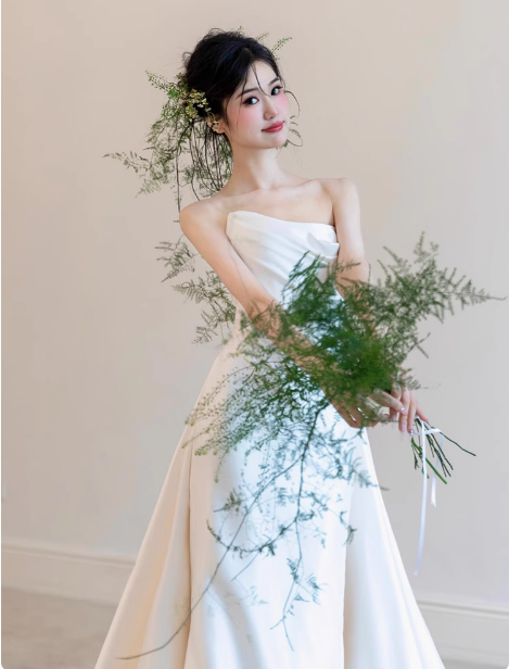 Vestido de novia romántico de satén con corte sirena y tirantes finos, estilo minimalista, DP1666