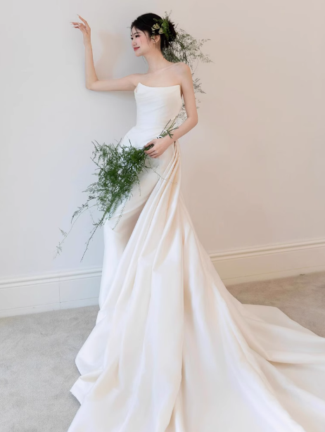 Vestido de novia romántico de satén con corte sirena y tirantes finos, estilo minimalista, DP1666