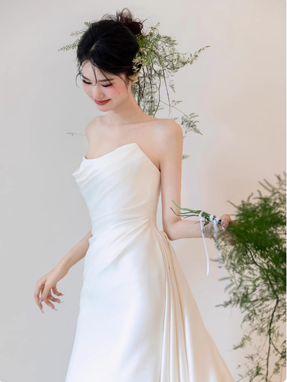 Vestido de novia romántico de satén con corte sirena y tirantes finos, estilo minimalista, DP1666