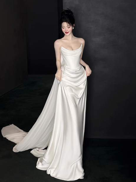Vestido de novia romántico de corte sirena sin tirantes, de satén blanco, estilo minimalista, DP1668