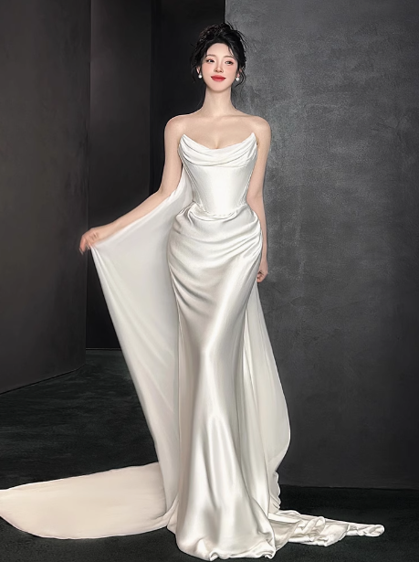 Vestido de novia romántico de corte sirena sin tirantes, de satén blanco, estilo minimalista, DP1668