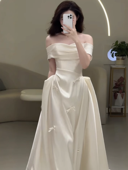 Vestido de novia etéreo de satén con hombros descubiertos, corte A, DP1669