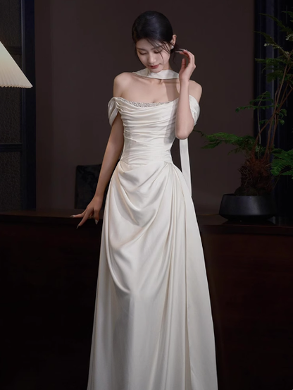 Vestido de novia etéreo de satén con hombros descubiertos, corte A, DP1670