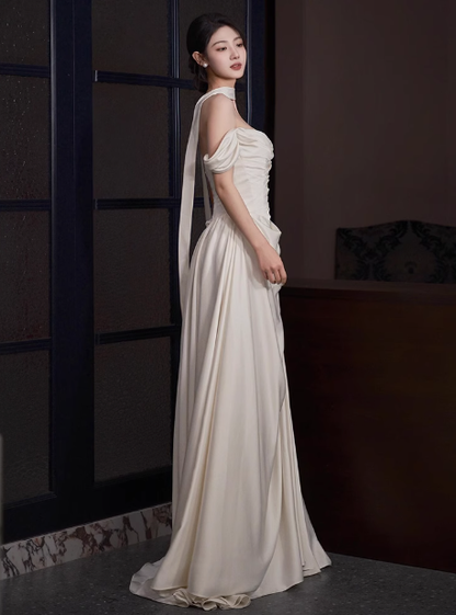 Vestido de novia etéreo de satén con hombros descubiertos, corte A, DP1670