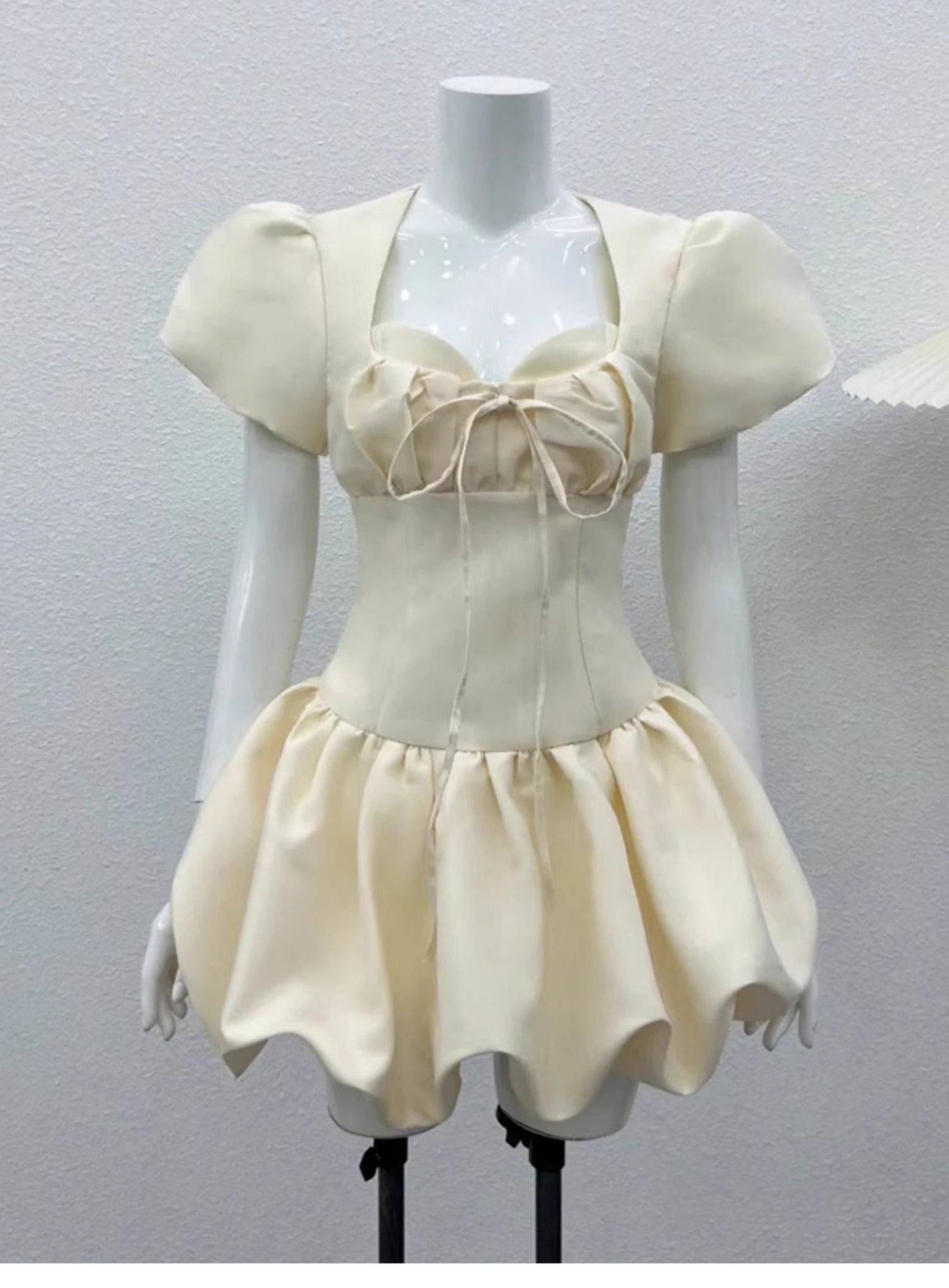 Vestido corto de verano de satén color marfil con escote en forma de A y escote en forma de corazón, ideal para cumpleaños, minivestido de fiesta para 21 años, DP1701
