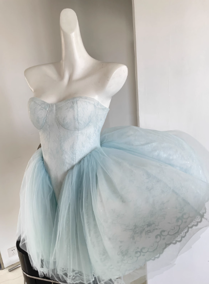Hermoso vestido de fiesta corto con escote en forma de corazón y encaje azul para el regreso a casa, vestido de verano para adolescentes mayores DP1793