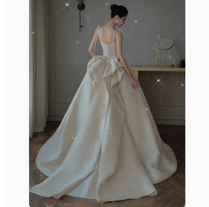Hermoso vestido de novia de satén con tirantes finos, DP1799