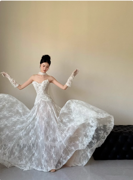 Vestido de novia clásico, corte A, escote corazón, encaje, blanco, minimalista, DP1801