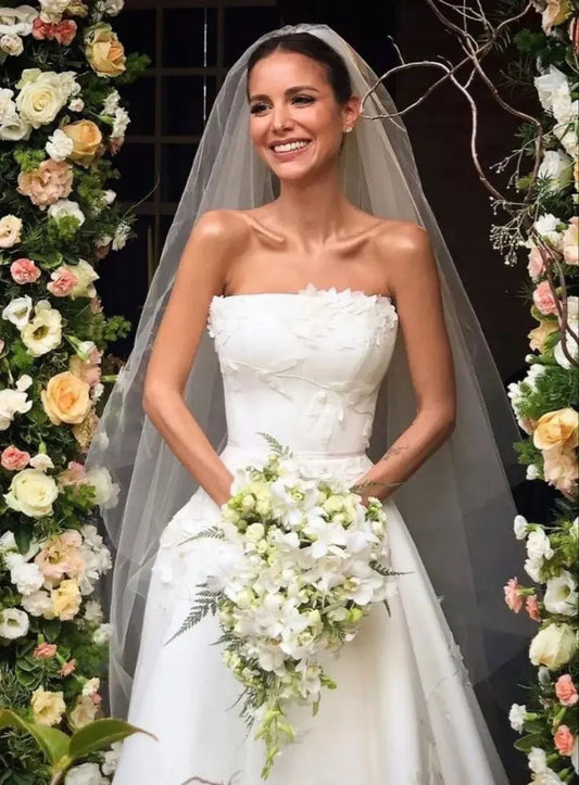 Hermoso vestido de novia largo sin tirantes de satén blanco DP1816