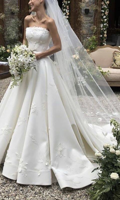 Hermoso vestido de novia largo sin tirantes de satén blanco DP1816