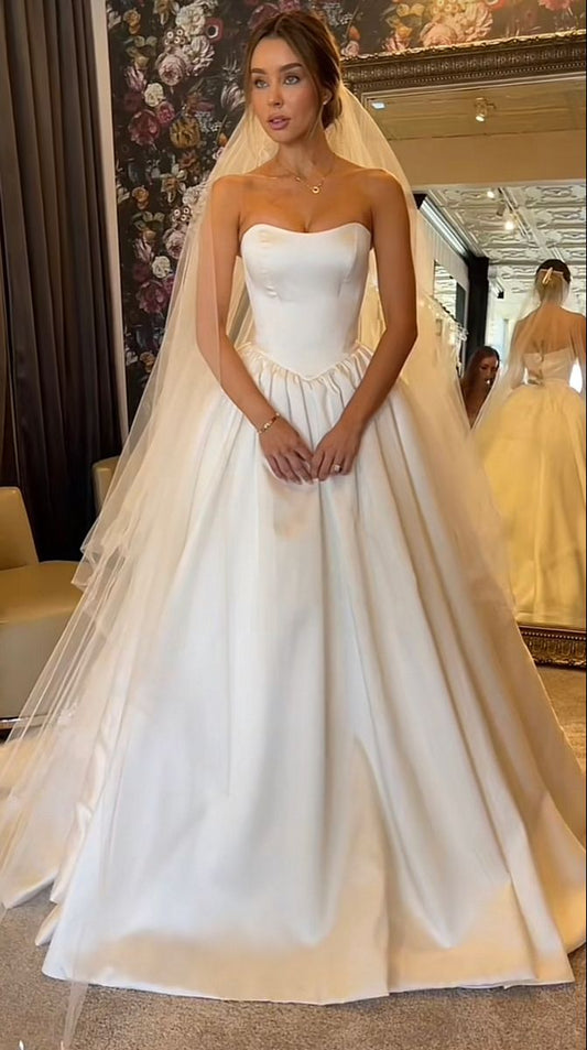 Hermoso vestido de novia largo blanco de satén sin tirantes, DP1826