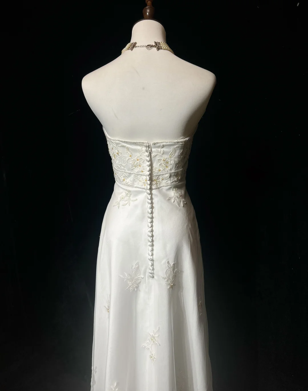 Hermoso vestido de novia largo color marfil, sin tirantes, corte alto y bajo, DP1836