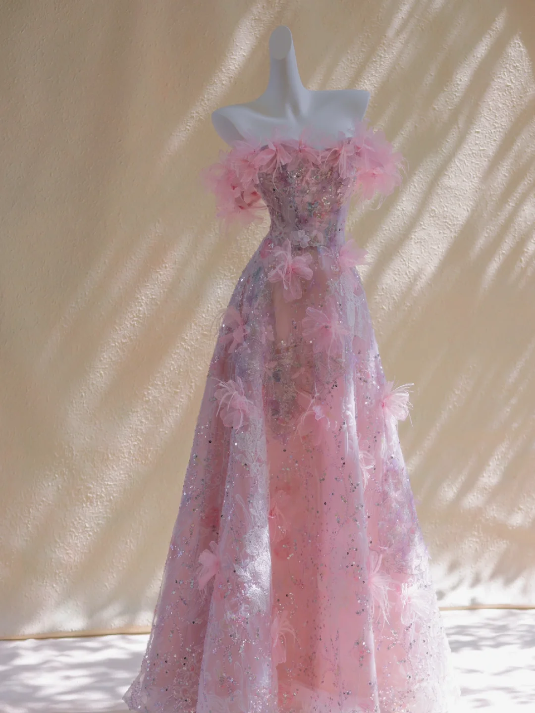 Hermoso vestido de fiesta largo con hombros descubiertos, estampado floral rosa, lentejuelas y cuentas, DP1869
