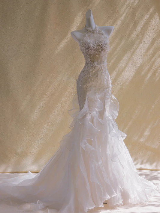 Hermoso vestido de novia largo de tul con cuello alto y corte sirena, blanco y floral, DP1950