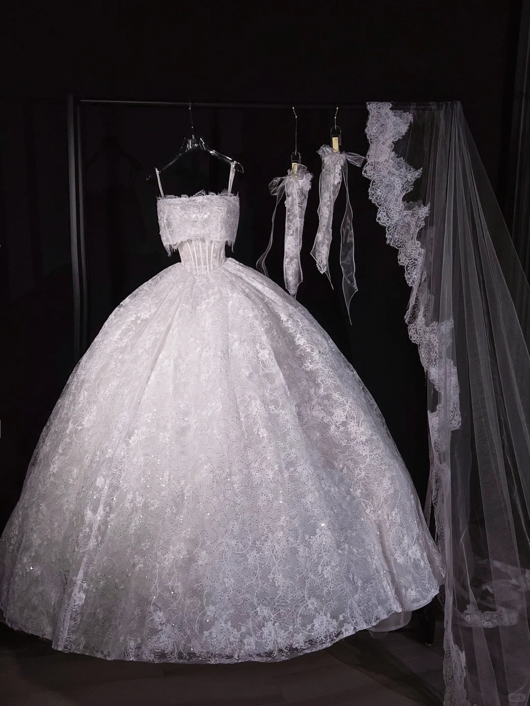 Rustic Wedding Dress Ball Gown Strapless White Lace Long Wedding Dresses Bridal Gowns DP1990