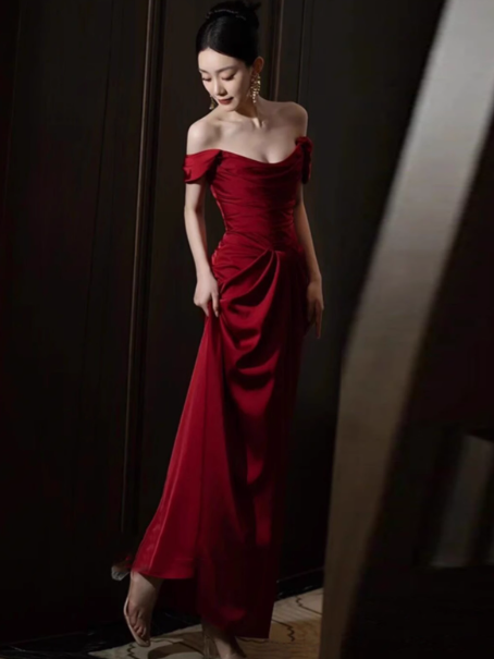 Elegante vestido de fiesta de satén burdeos con hombros descubiertos y corte en A, vestidos formales de verano para invitadas de boda, trajes para invitadas de boda DP2253
