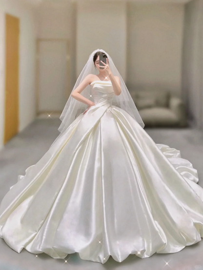 Vestido de novia atemporal de satén blanco, largo, sin tirantes y con cola larga, DP397
