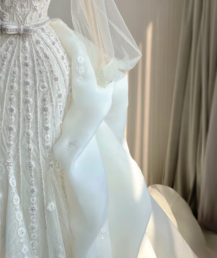 Vestido de novia blanco largo con escote cuadrado y corte sirena de lujo DP407