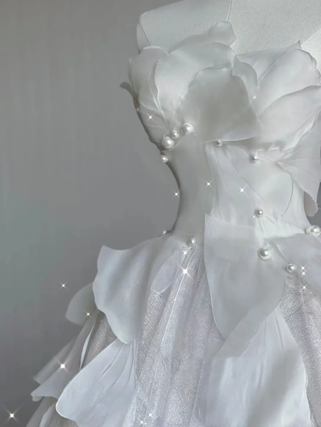 Vestido de novia atemporal, sin tirantes, largo, de tul blanco, con cola larga, DP414