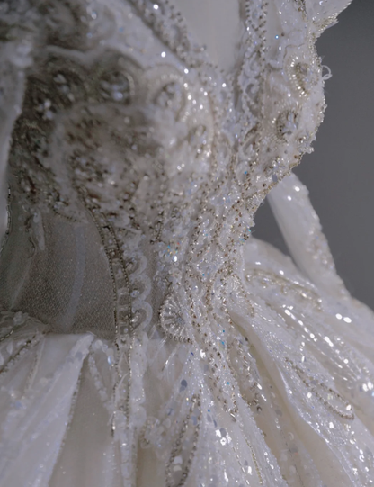 Vestido de novia atemporal con escote en V, mangas largas, satén blanco, cola larga, DP509