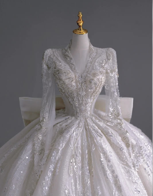 Vestido de novia atemporal con escote en V, mangas largas, satén blanco, cola larga, DP509