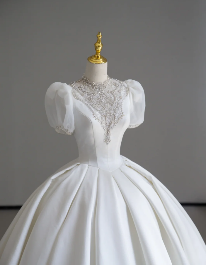 Vestido de novia atemporal con escote redondo, mangas cortas, satén blanco, cola larga, DP513