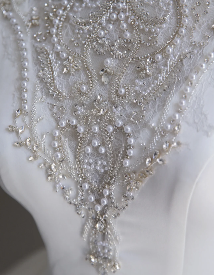 Vestido de novia atemporal con escote redondo, mangas cortas, satén blanco, cola larga, DP513