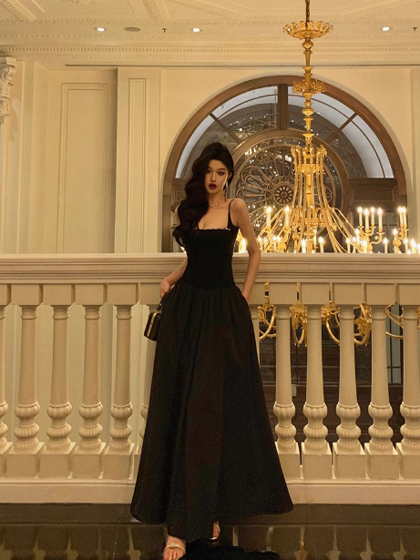 Vestido elegante de fiesta negro sin mangas con tirantes finos y corte A para 21 cumpleaños, atuendos de cumpleaños, ideas para vestidos de cumpleaños para mujeres DP543