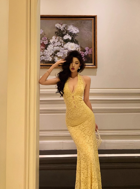 Elegante vestido de fiesta de cumpleaños número 21 con escote en V, sin mangas, de encaje amarillo, ideal para mujeres (DP548)