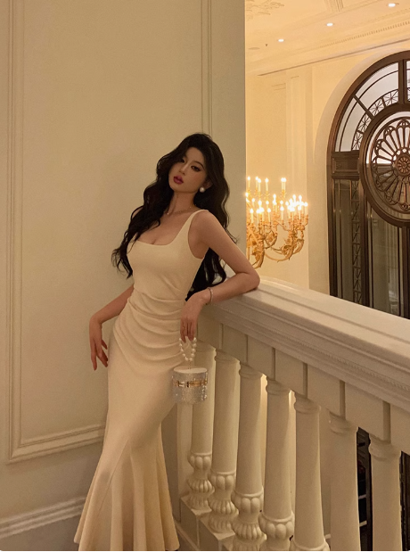 Elegante vestido color marfil con escote cuadrado de sirena para 18 cumpleaños. Ideas para vestidos de cumpleaños para mujeres (DP598).