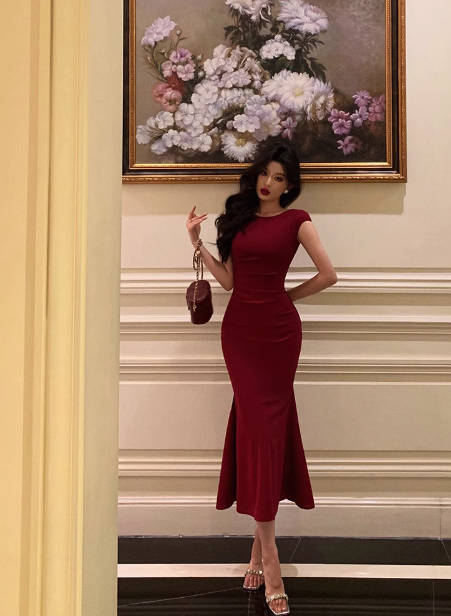 Elegante vestido de sirena burdeos para fiesta de 18 cumpleaños. Ideas de vestidos de cumpleaños para mujeres DP606