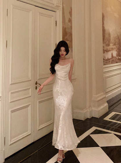 Vestido elegante color marfil con tirantes finos y corte sirena para cumpleaños número 18. Ideas para vestidos de cumpleaños número 21 para mujeres (DP611)