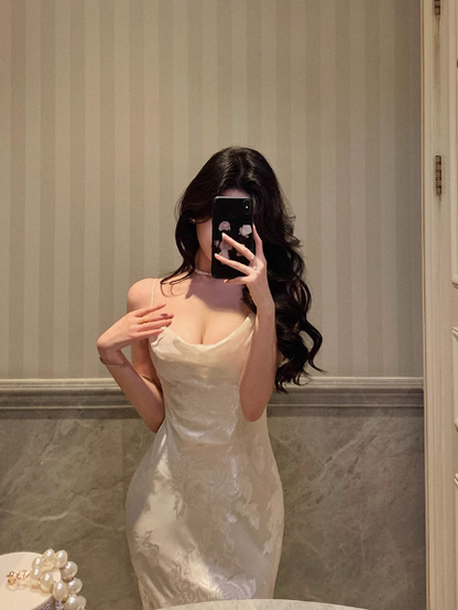 Vestido elegante color marfil con tirantes finos y corte sirena para cumpleaños número 18. Ideas para vestidos de cumpleaños número 21 para mujeres (DP611)