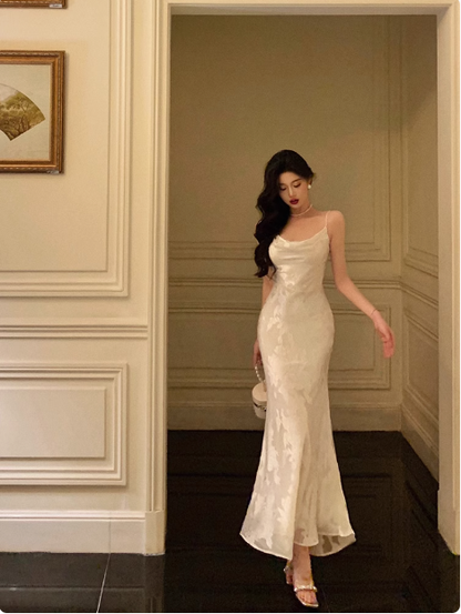 Vestido elegante color marfil con tirantes finos y corte sirena para cumpleaños número 18. Ideas para vestidos de cumpleaños número 21 para mujeres (DP611)