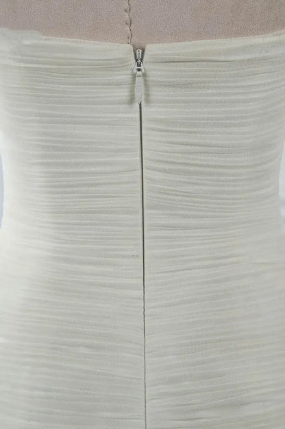 Elegante vestido de novia sin tirantes, escote corazón, color marfil, con volantes, tul, sin mangas y plumas DP615