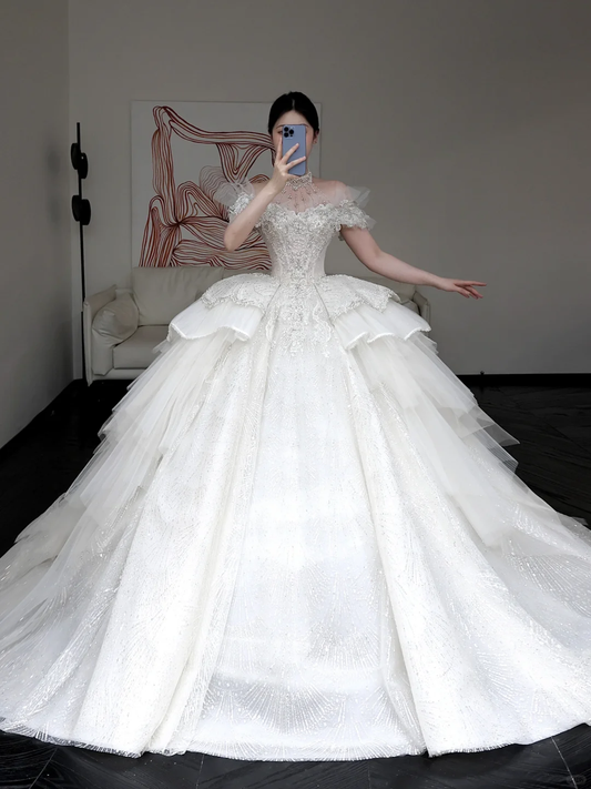 Vestido de novia de lujo con hombros descubiertos, mangas cortas y lentejuelas, con cola DP646