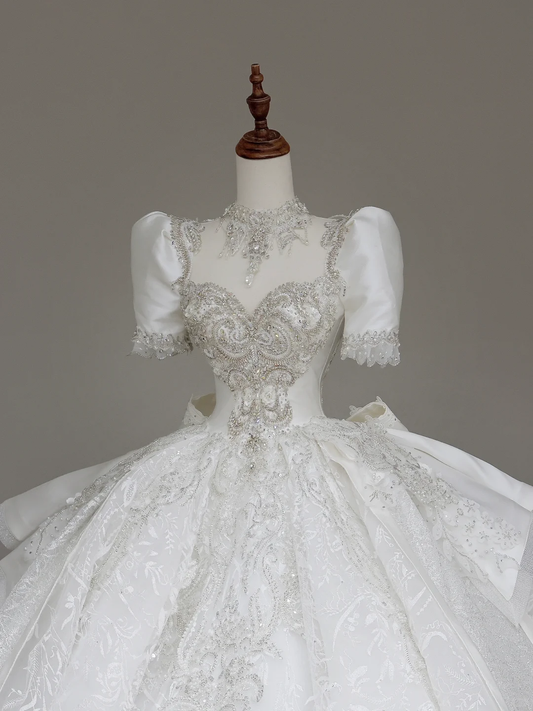 Vestido de novia de lujo con mangas cortas y lentejuelas y cola DP647