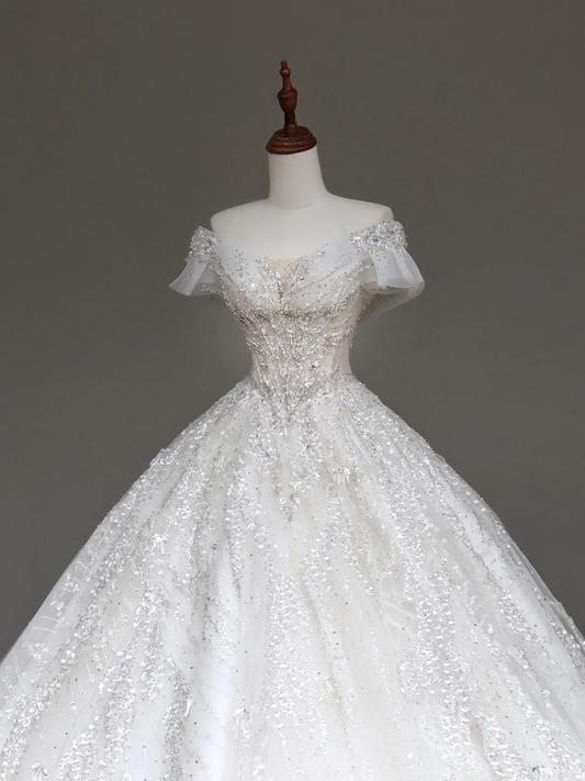 Vestido de novia de lujo con hombros descubiertos, mangas cortas y lentejuelas, con cola DP648